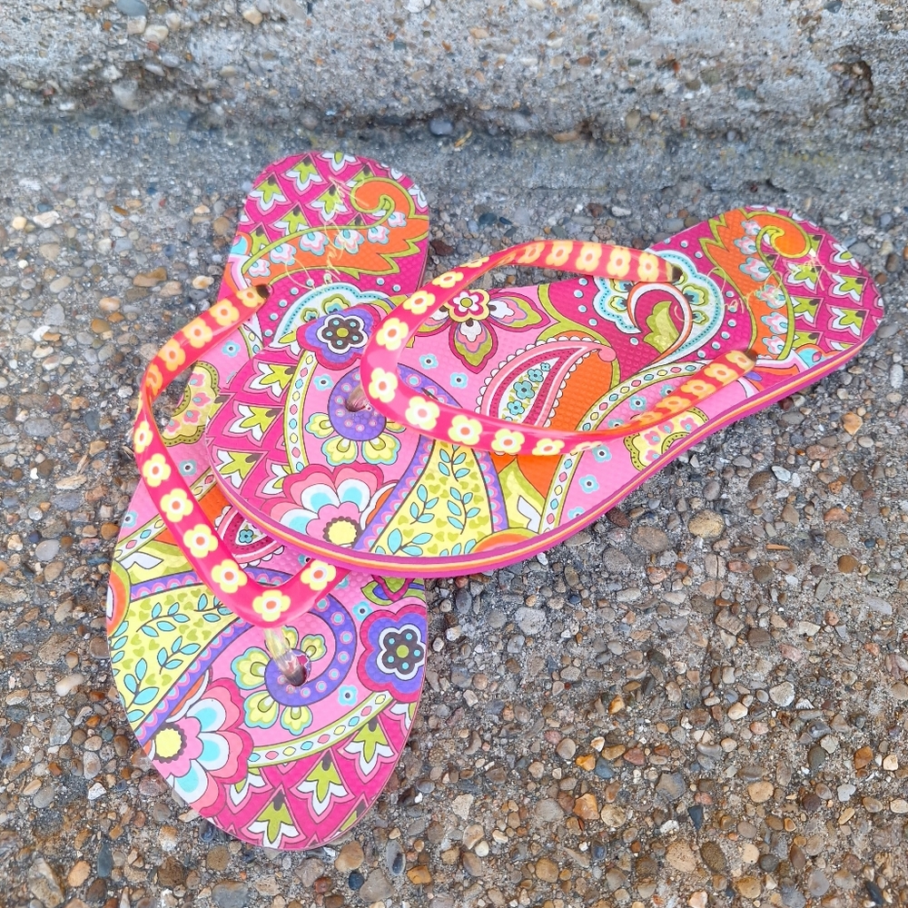 5-6 womens Vera Bradley flip flops - Picture 2 of 9